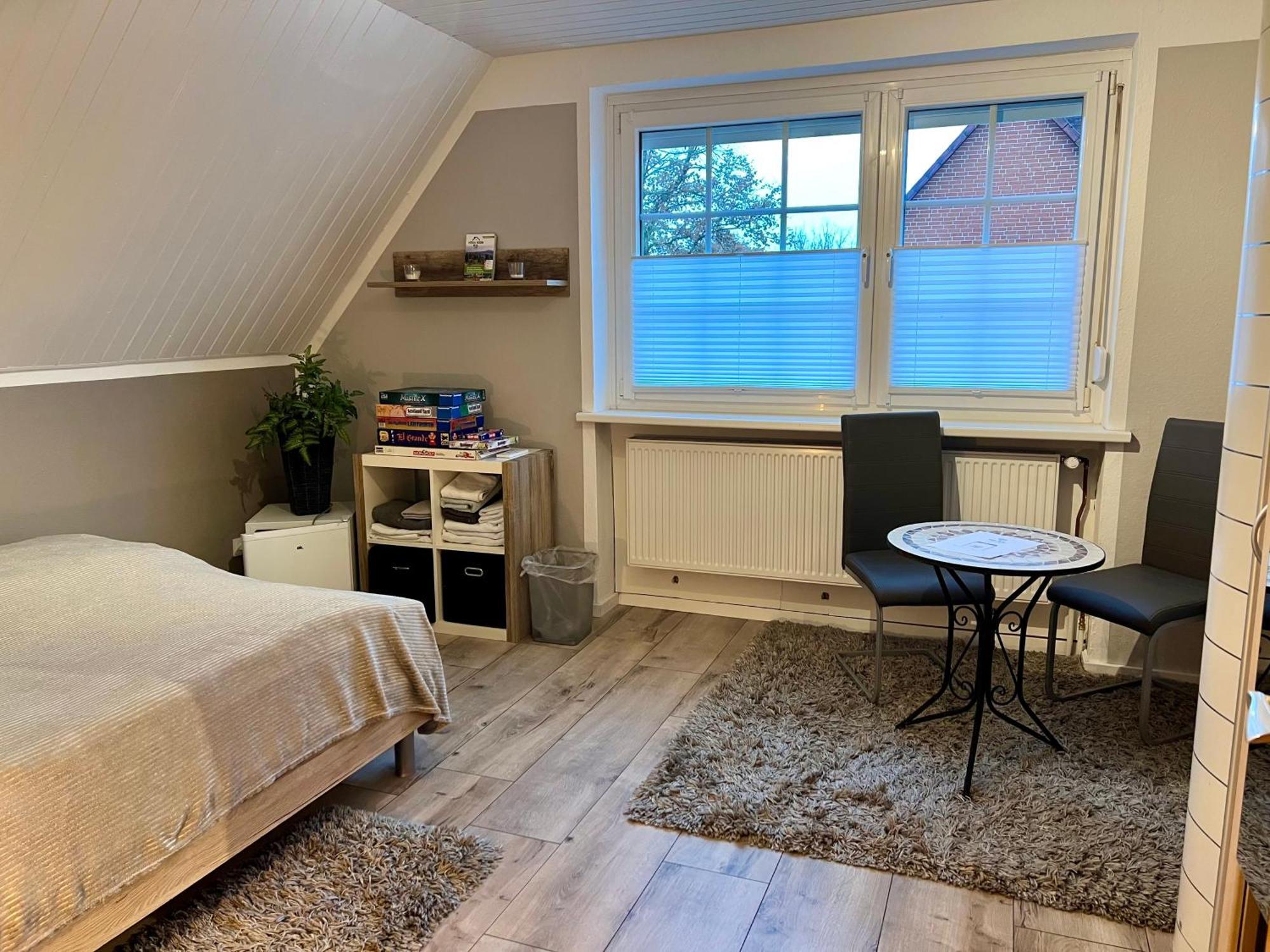 Zimmer M. Doppelbett, Zustellbett F. 3. Pers. Mgl. Reppenstedt Luaran gambar